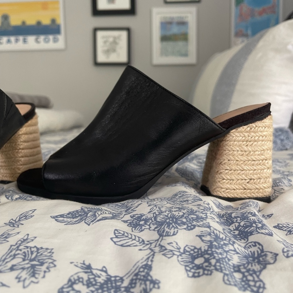 Rockport block Heels Black - size 7 - hardly worn!